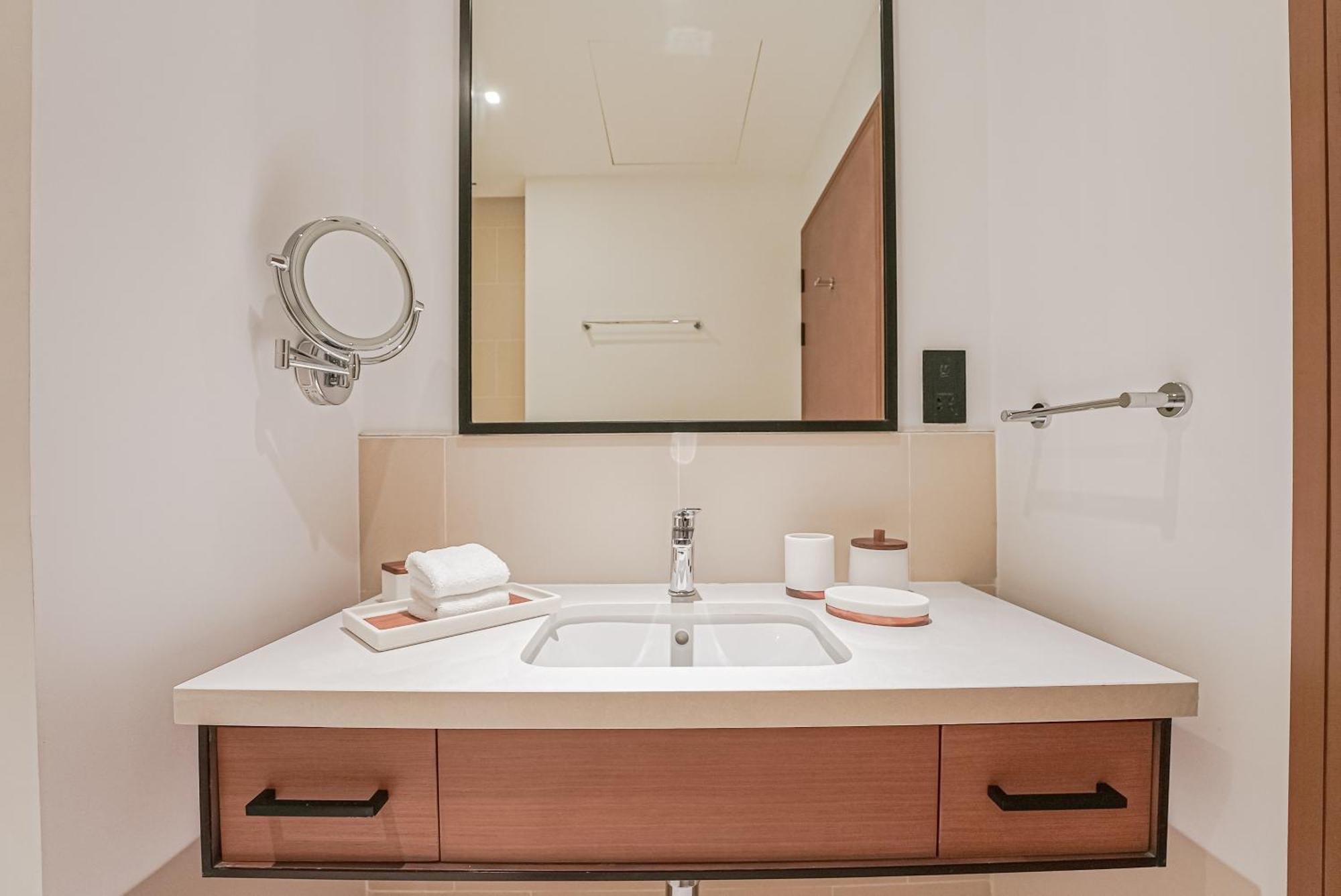 Modern 2Br High Floor Haven In Vida Dubai Marina Apartment Exterior photo